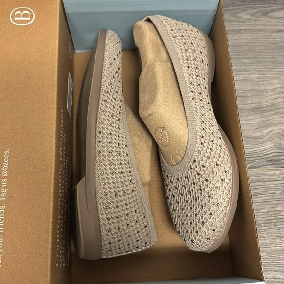 Bzees Kallie Ballet Flat - Picture 5 of 9